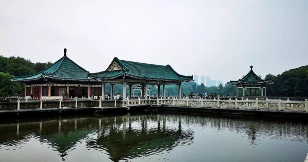 武漢長(zhǎng)江大橋游玩攻略_武漢長(zhǎng)江大橋景點(diǎn)怎么游_武漢長(zhǎng)江大橋怎么玩兒